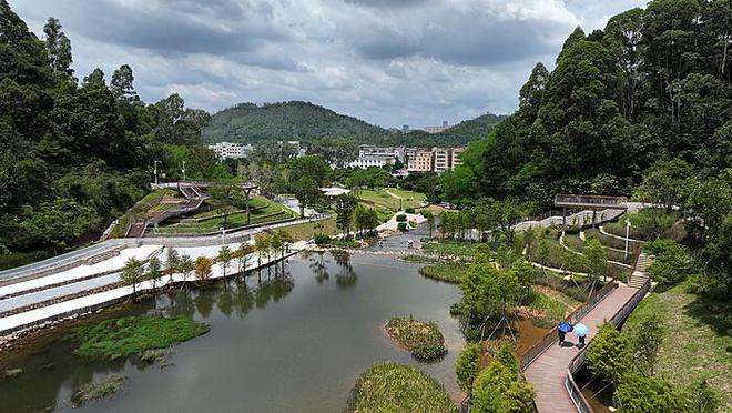 公交团队接力助四岁女童安全归家